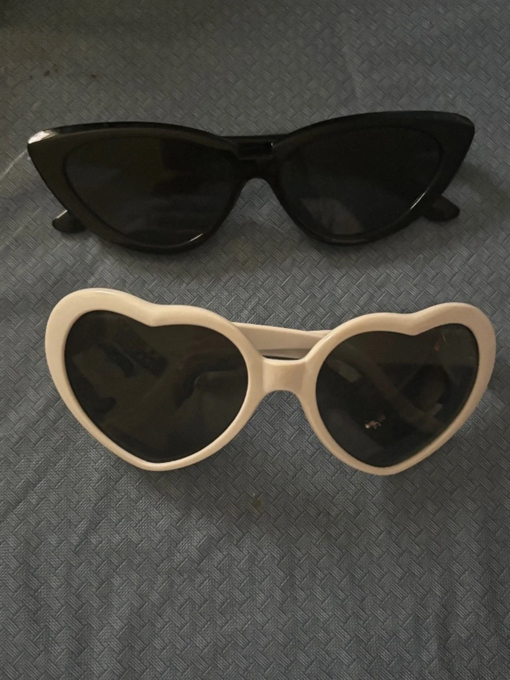 Pack of 2 Bogo sunglasses coquette sunnies heart shaped cateye glasses retro