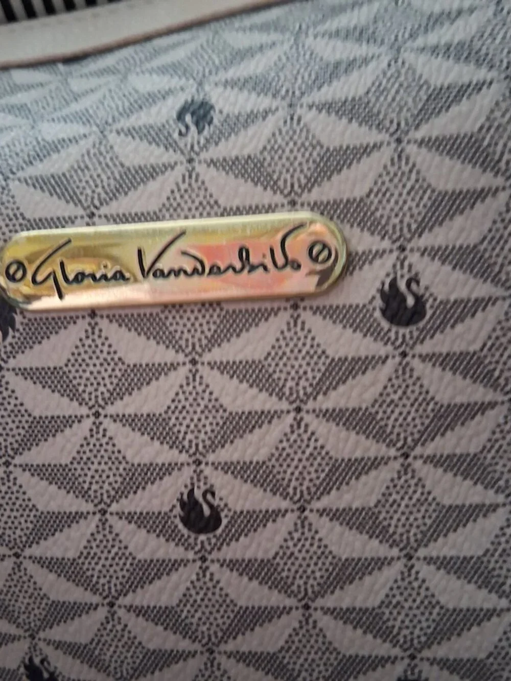 Gloria Vanderbilt just handbag