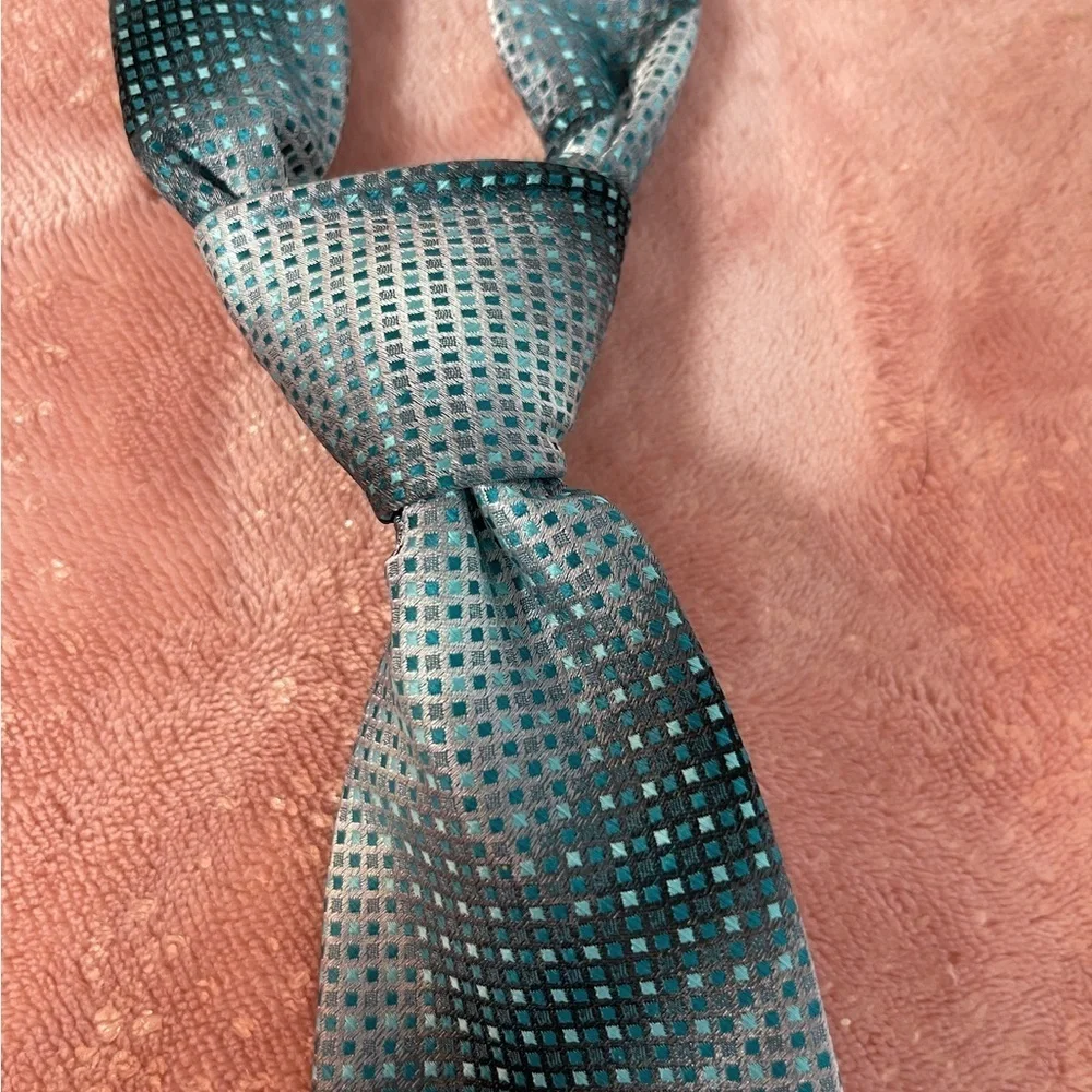 Van Heusen sophisticated tie
