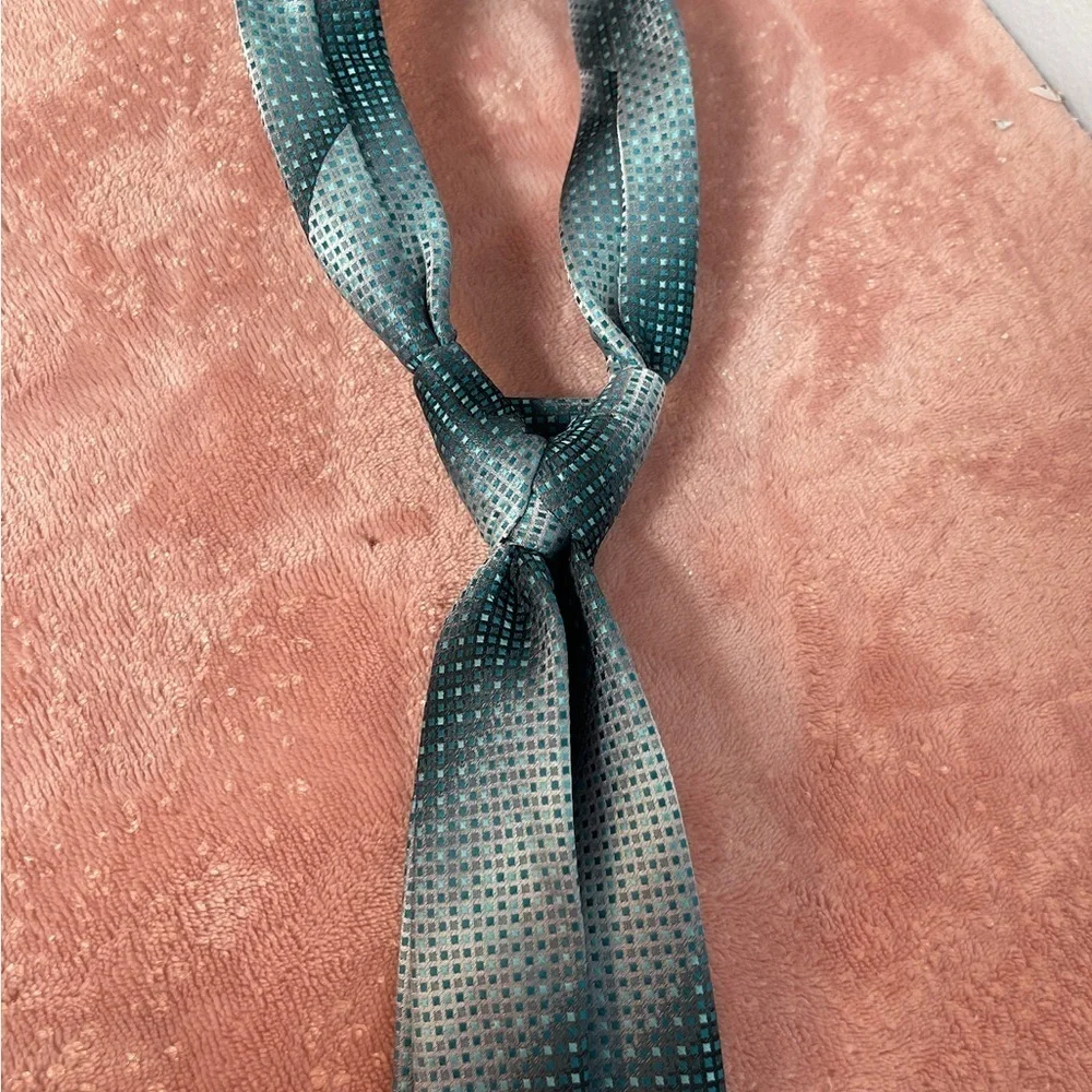 Van Heusen sophisticated tie