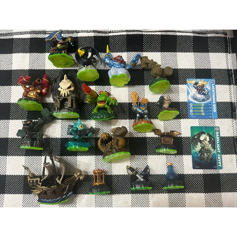 MASSIVE Skylander Lot with‎ Cards Great Condition