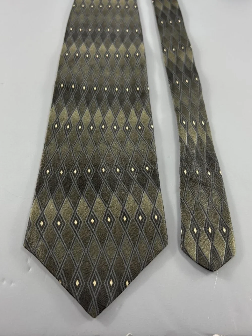 IV Front Green / Black Geometric Men's Extra Long Tie 4