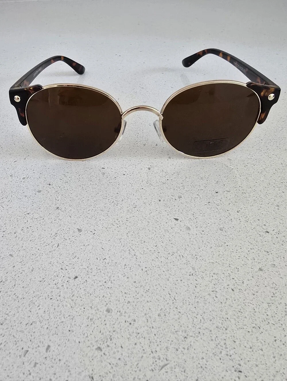 YHF Los Angeles Round Gold Frame Sunglasses with Dark Lenses