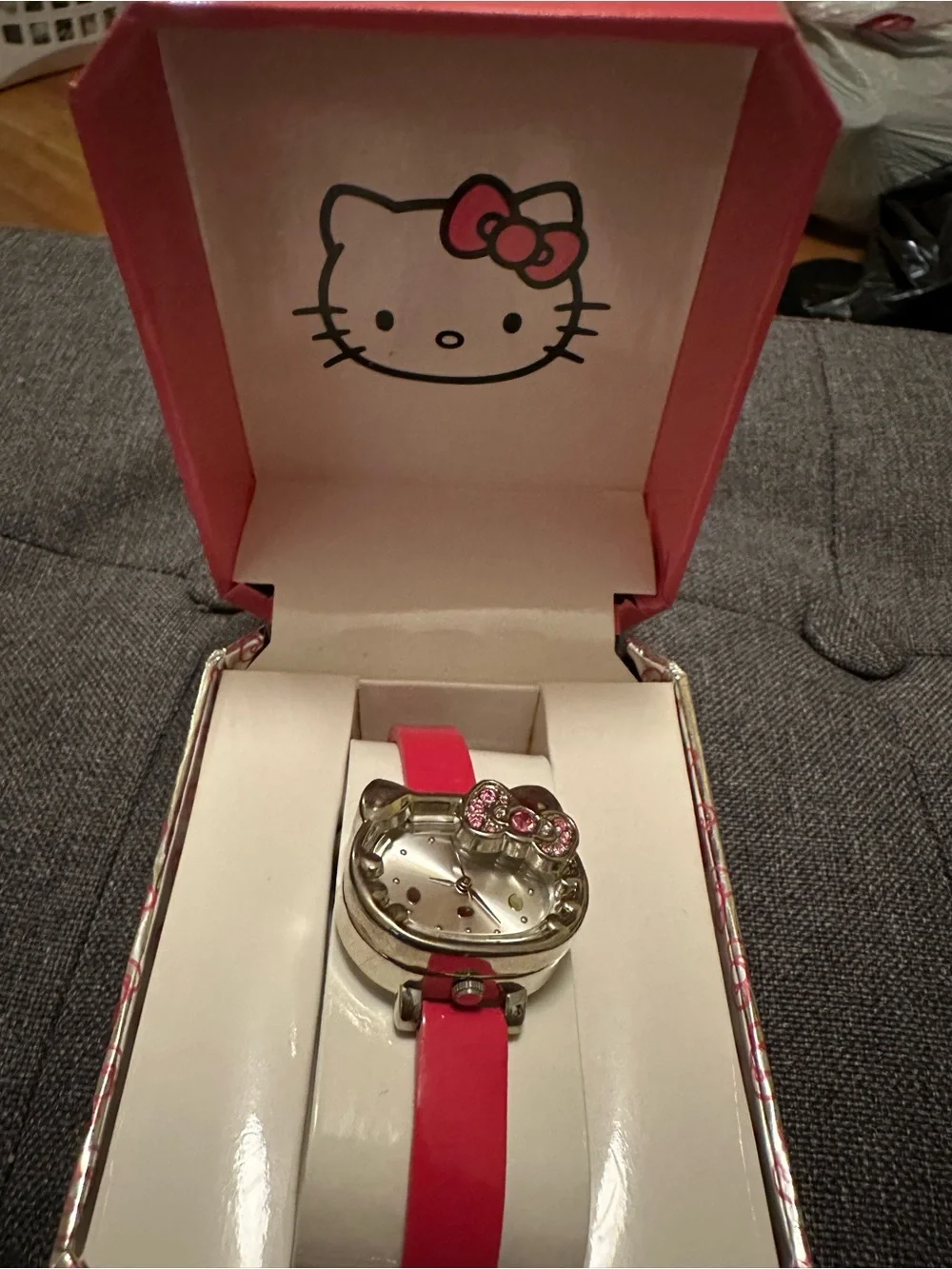 Hello Kitty dot face