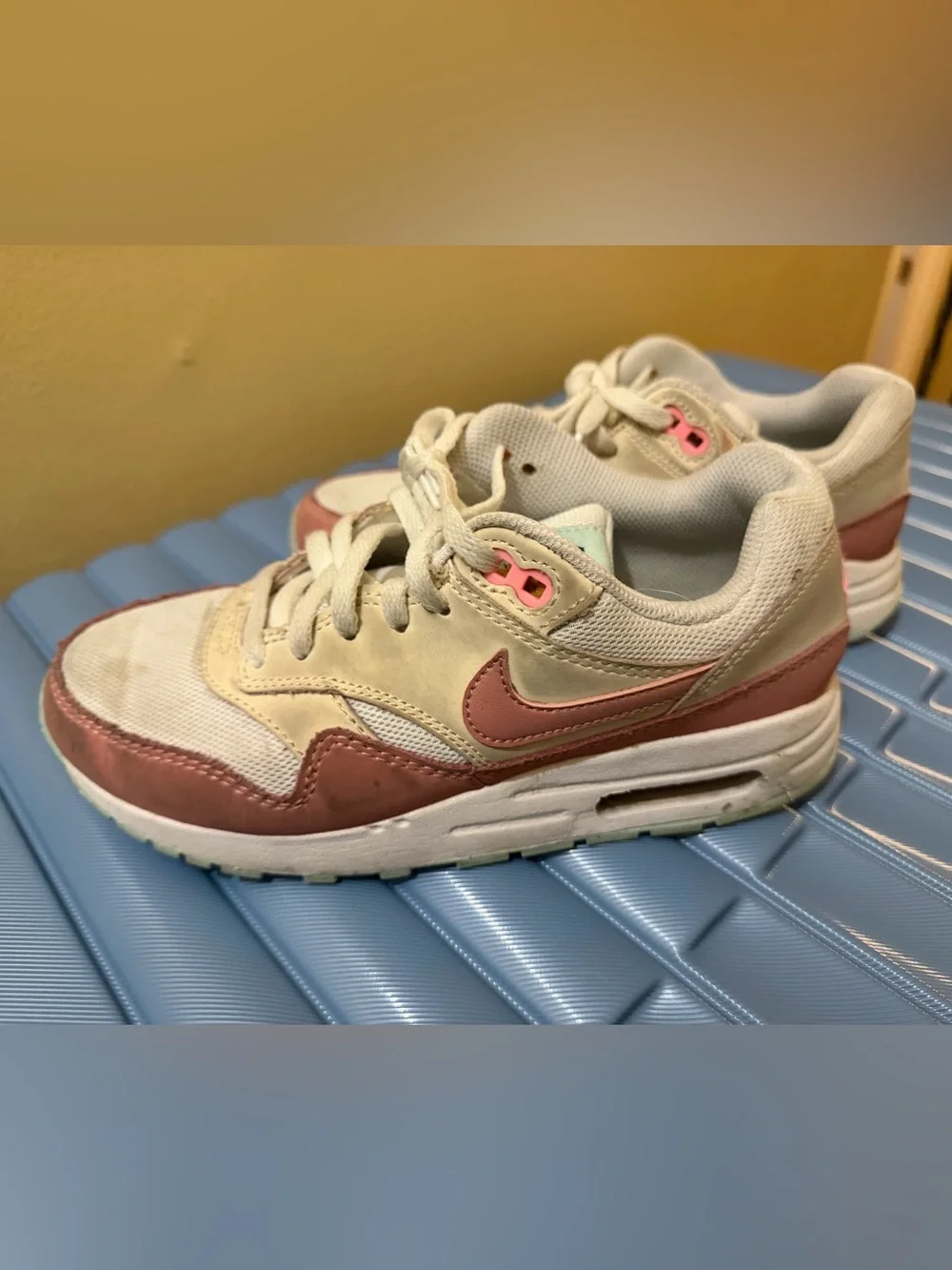 Nike Kids Low-Top Sneakers in Cream and Pink 💖