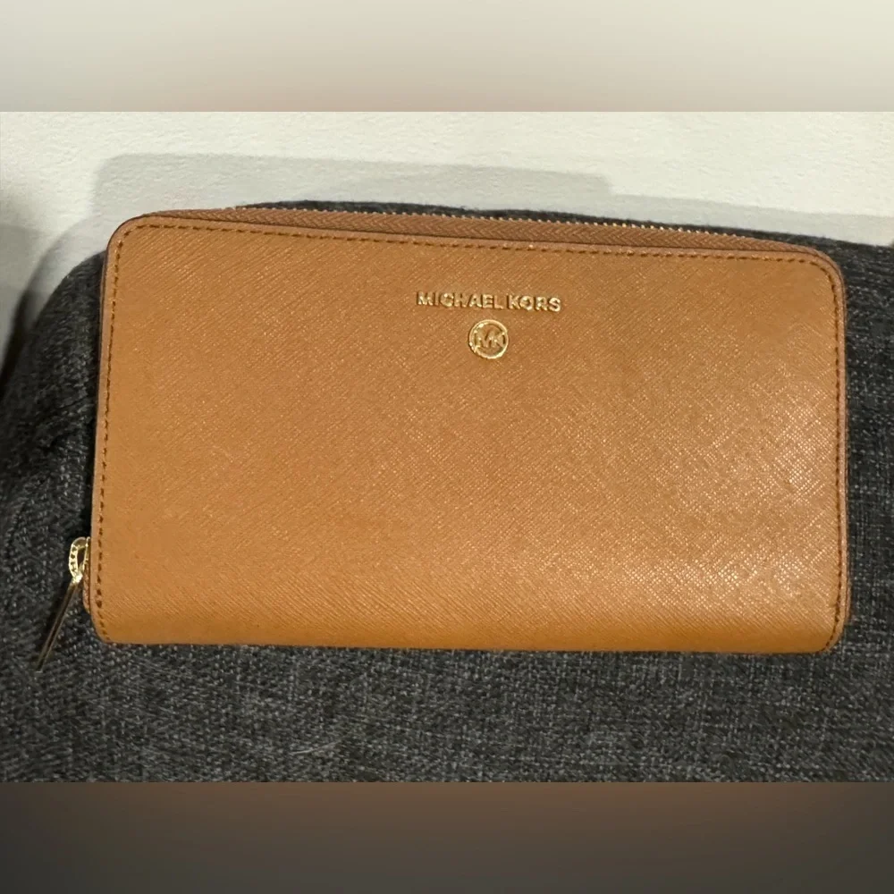 Michael Kors around zip