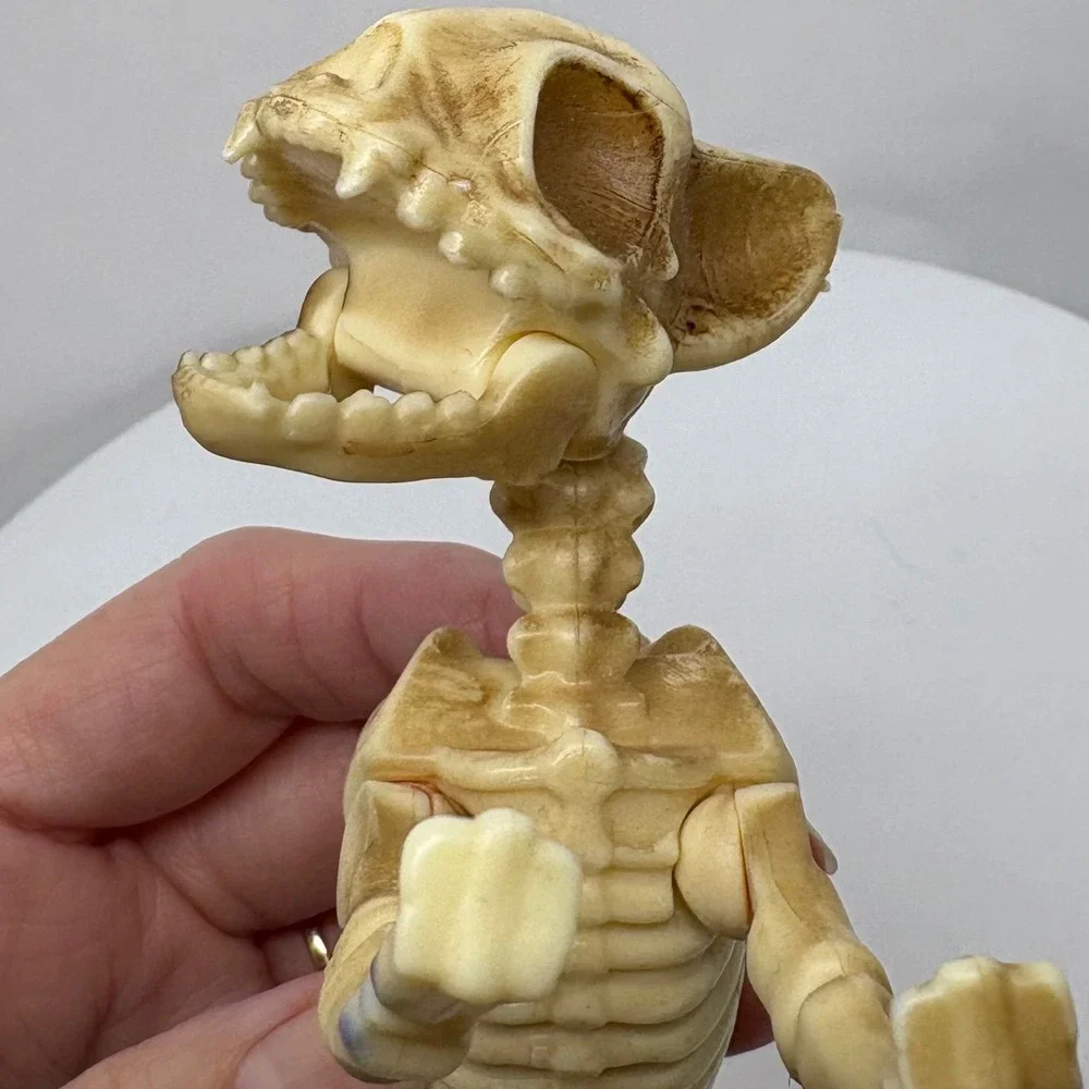Unbranded articulated cat