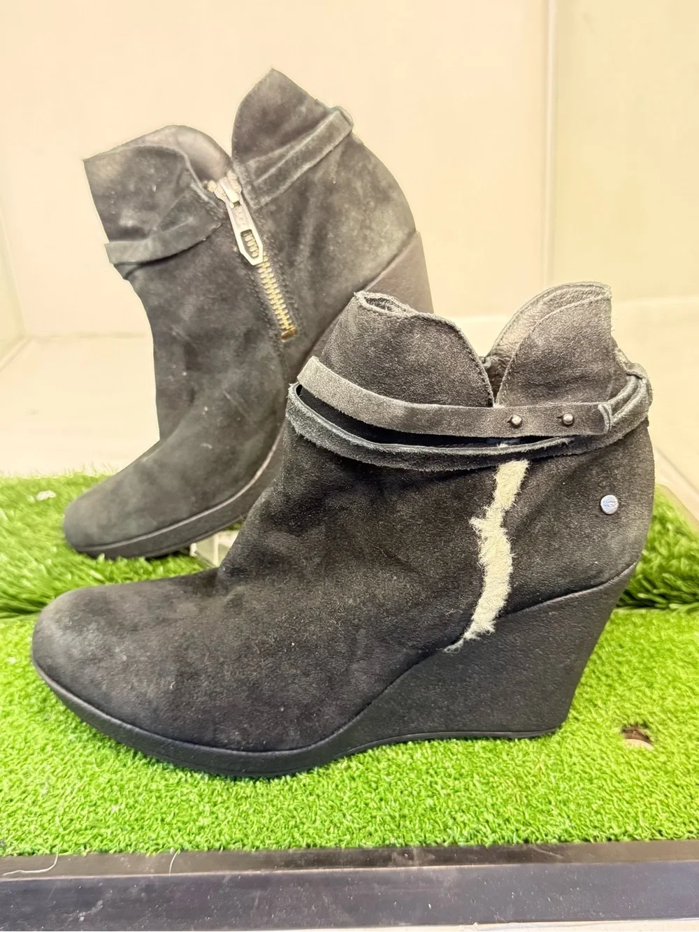 UGG ALEXANDRA Ankle Boots in Black Suede