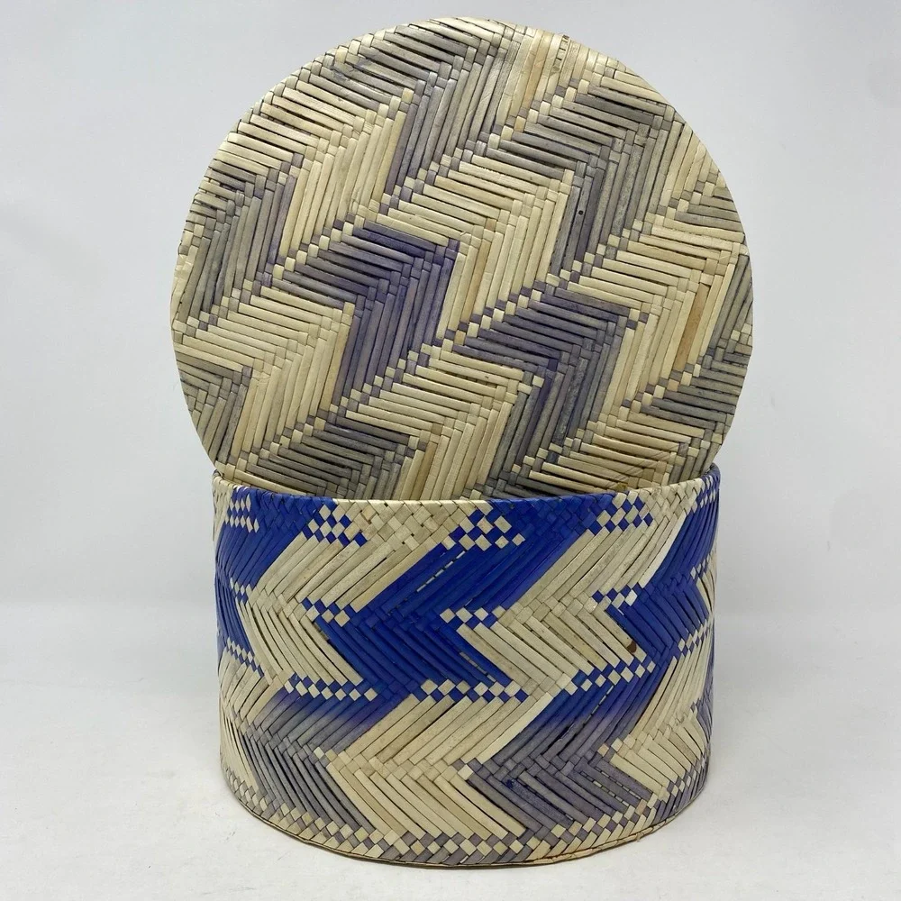 Anthropologie item round