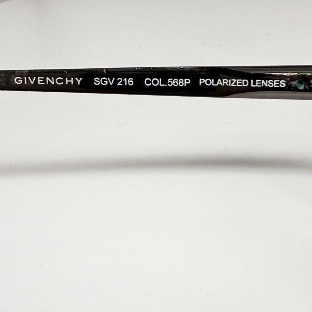 Givenchy these tracking item