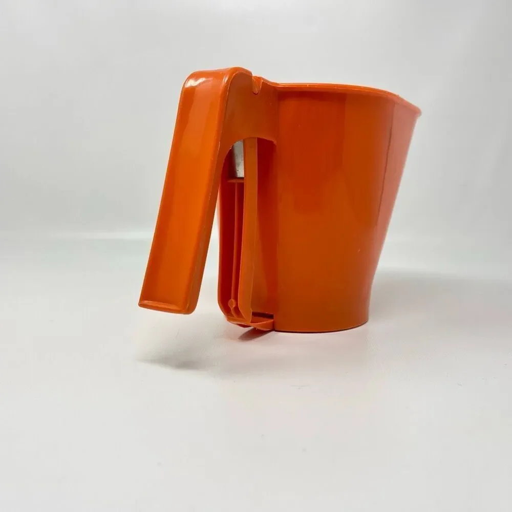 Rubbermaid Flour Sifter 3-Cup Orange Handle Built-In Screen Baking Tool Vintage