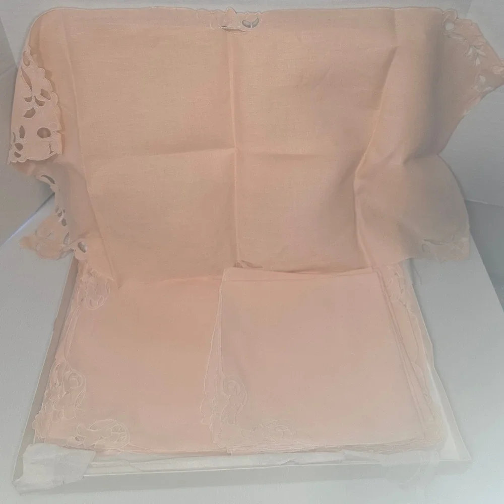 Vintage Johnston's Inc Peach Linen Tablecloth Napkin Set Cutwork Embroidery‎
