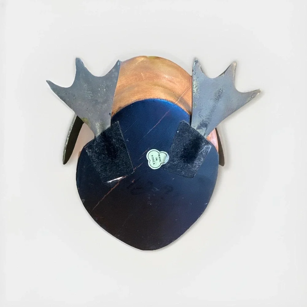 N/A penguin sculpture