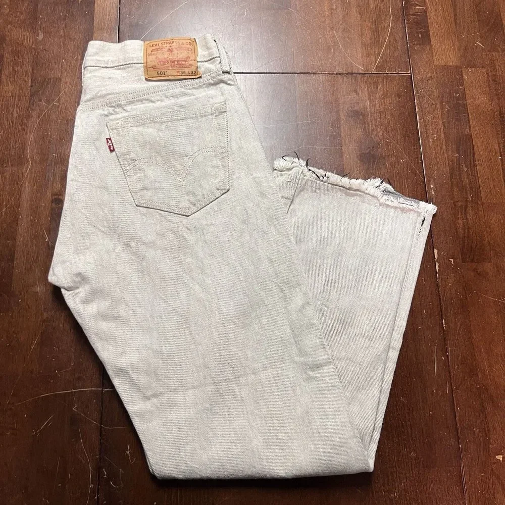 Levi's 501 Jeans Mens 36 (fits 34x31) Gray Button Fly Straight Fit Denim Pants‎