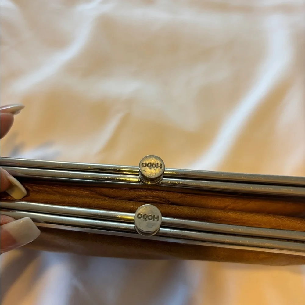 Hobo International Tan Lauren Leather Clutch‎ Wallet