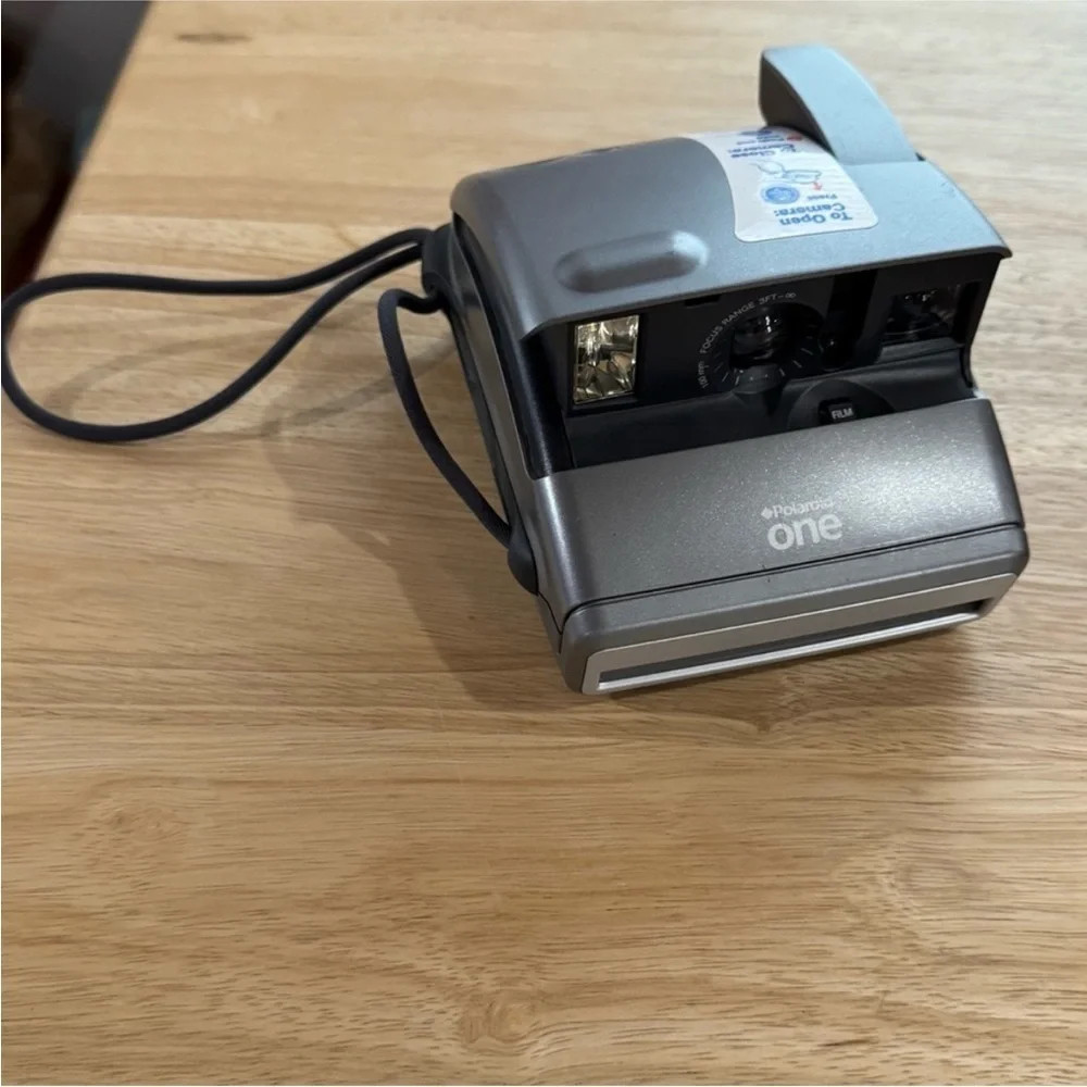 Polaroid sleek instant
