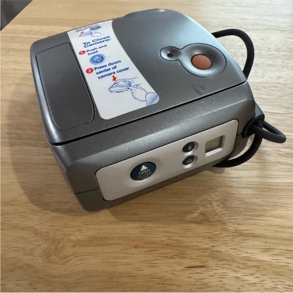 Polaroid sleek instant