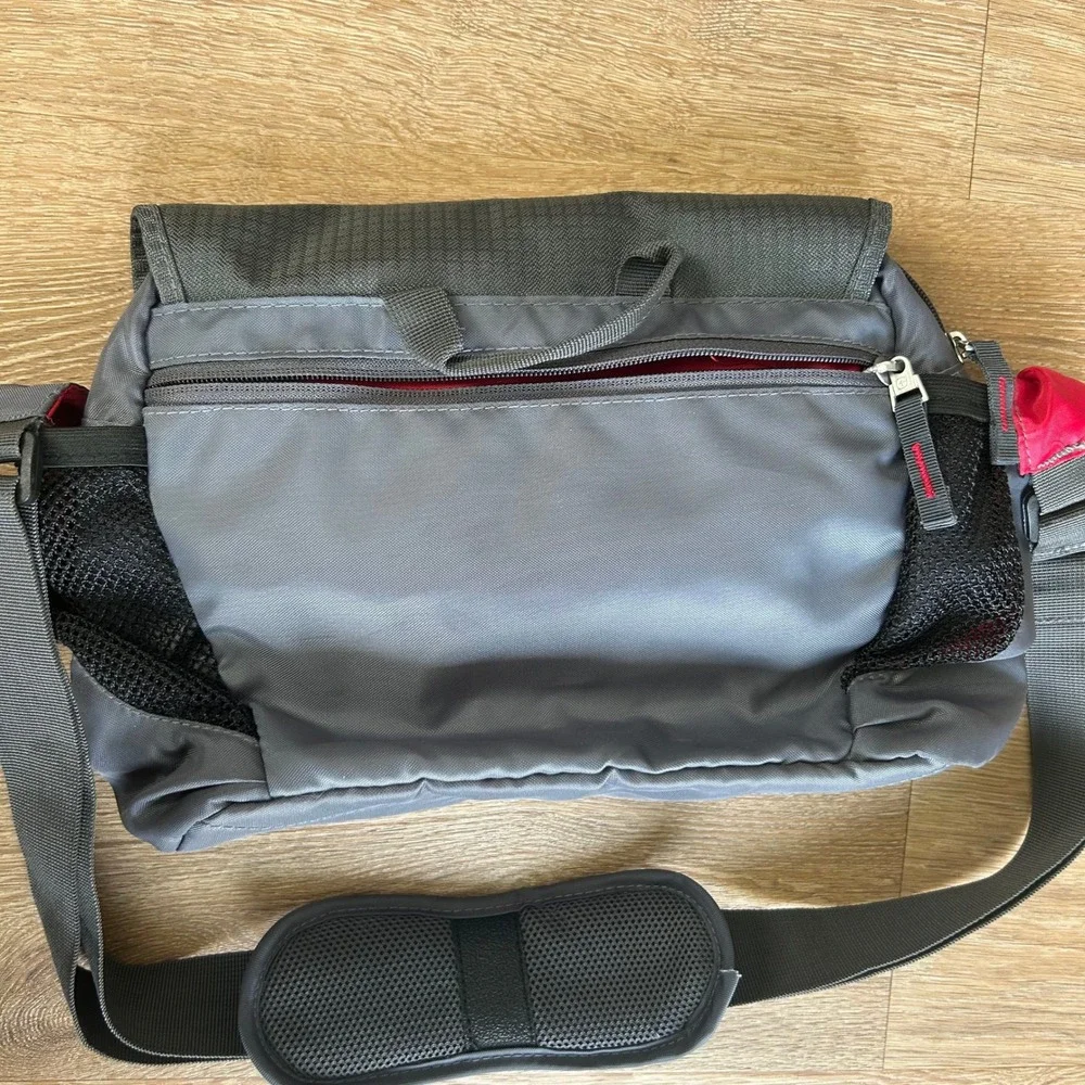 SwissGear crossbody messenger
