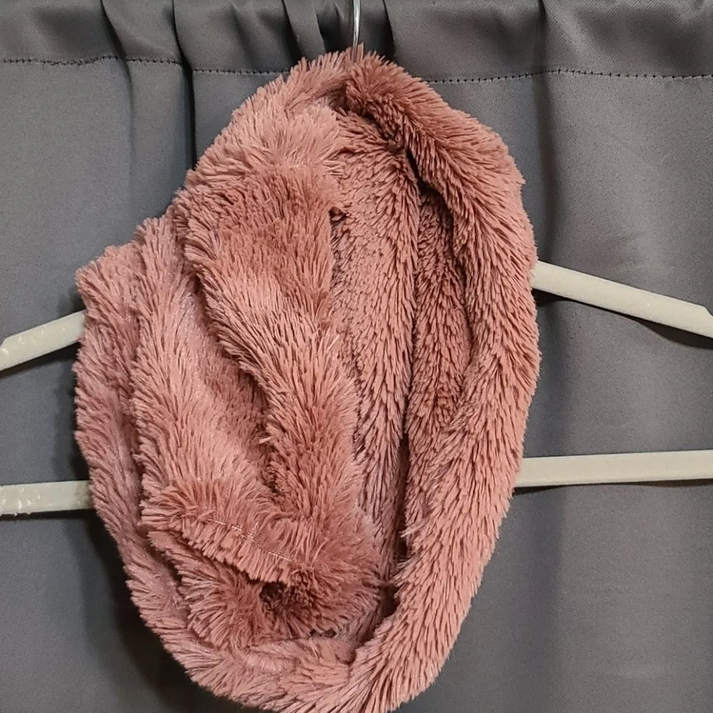 Charlotte Russe Neck‎ Scarf/Muff Soft Furry Dusty Rose Mauve