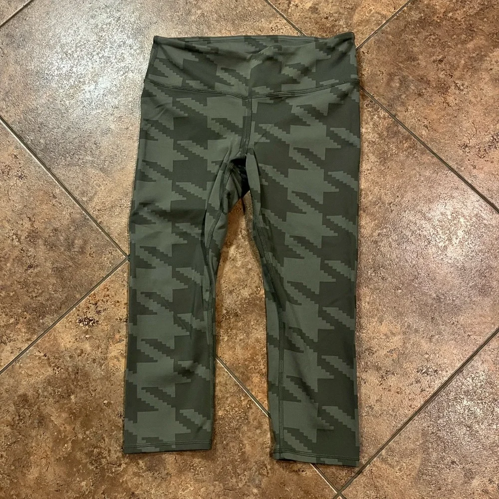 ALO Yoga inseam 18”