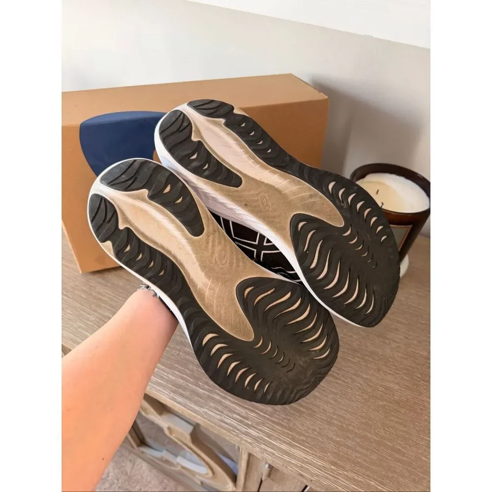 Asics sneakers me $85