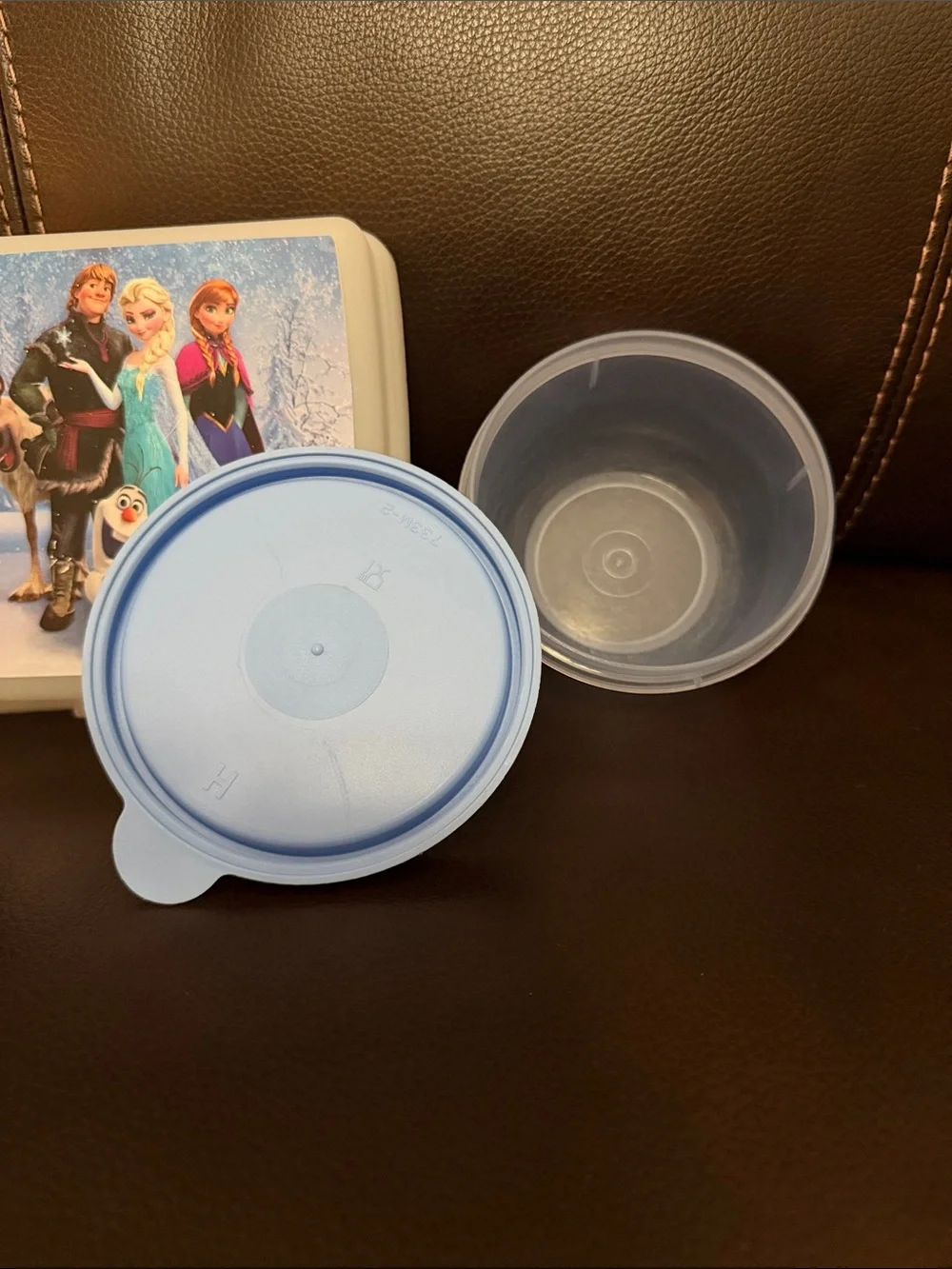 Tupperware - Disney’s Frozen - sandwich keeper