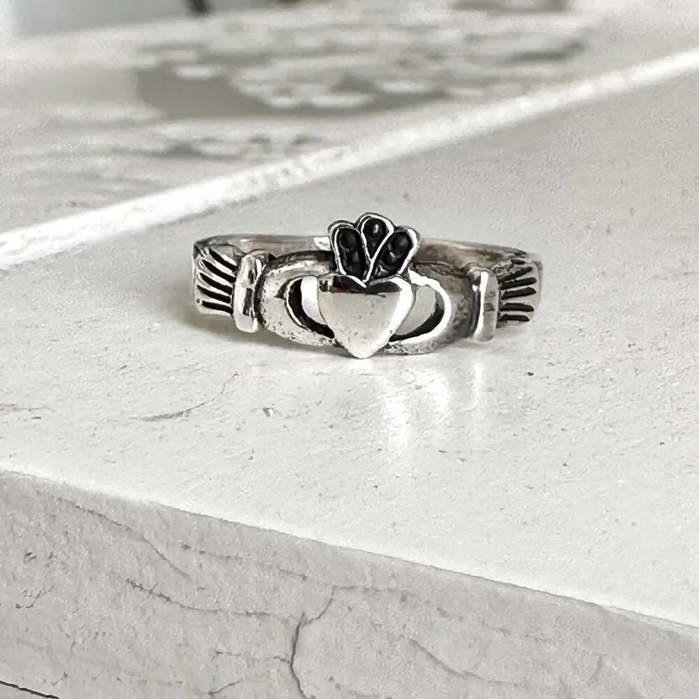 Sterling Silver Adjustable Claddagh Toe Ring
