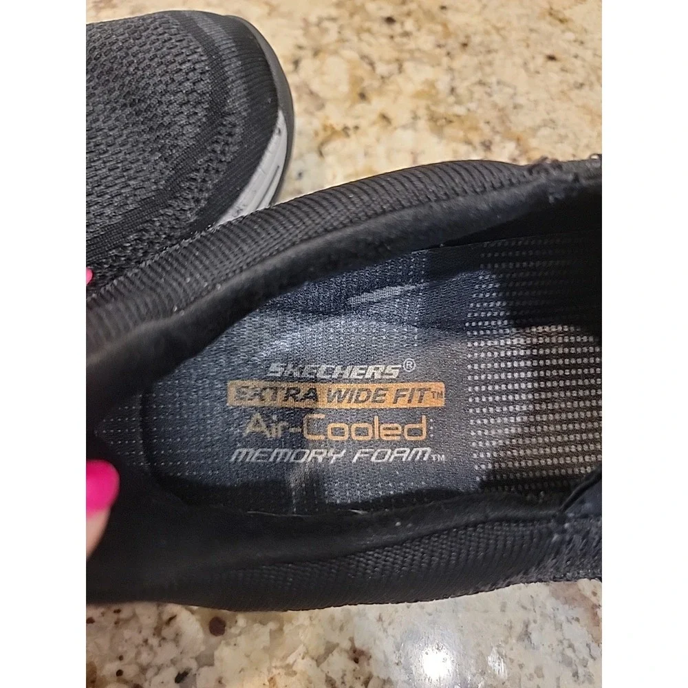 Skechers men expected