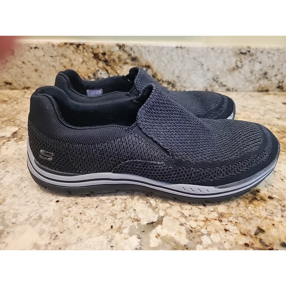 Skechers men expected