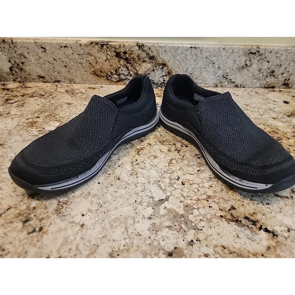 Skechers men expected