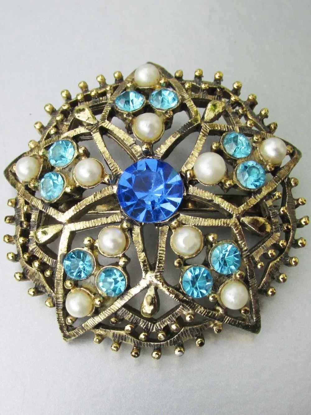Vintage Blue Rhinestone & Faux Pearl Tone STAR in Circle Gold Tone Brooch Pin