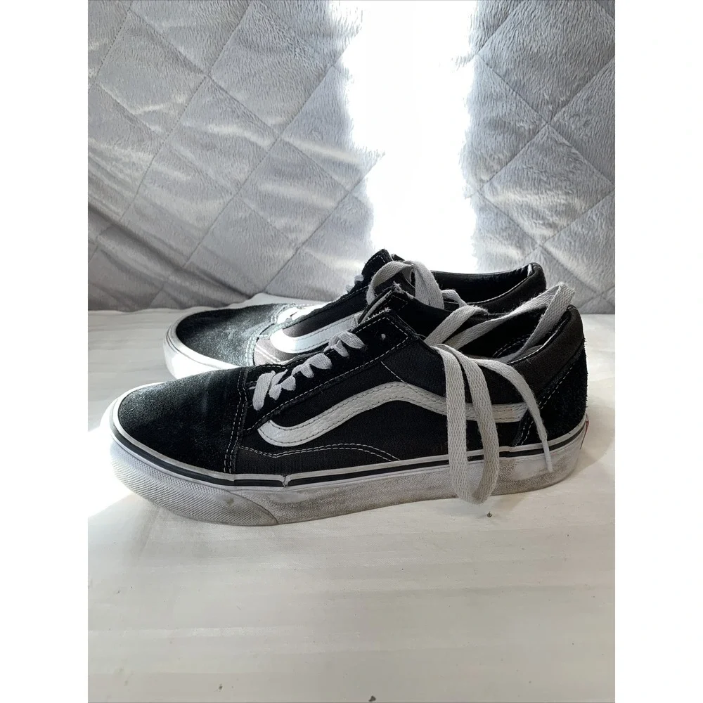 Vans authentic era