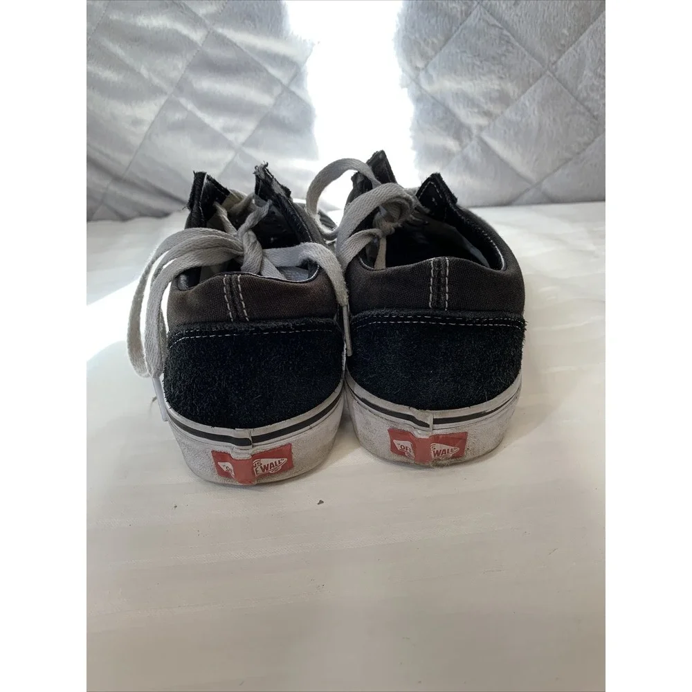 Vans authentic era