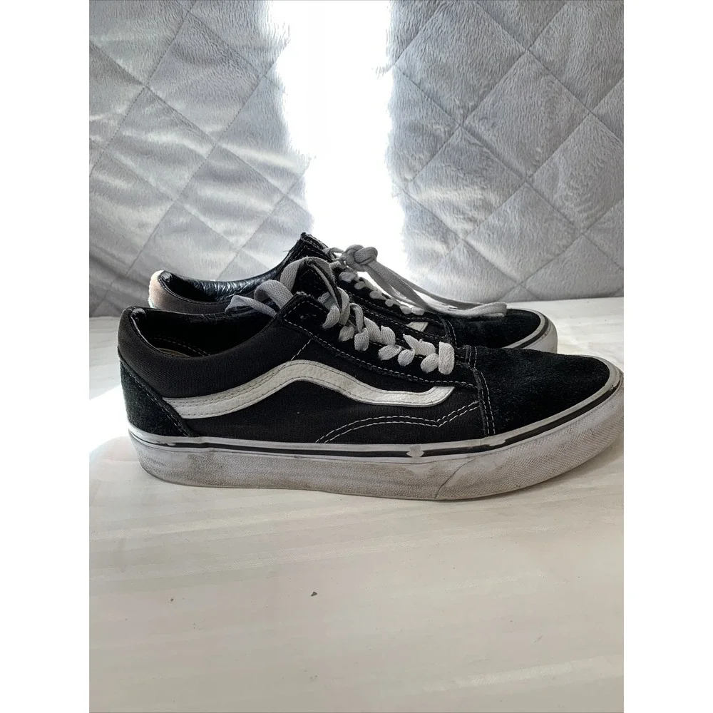 Vans authentic era