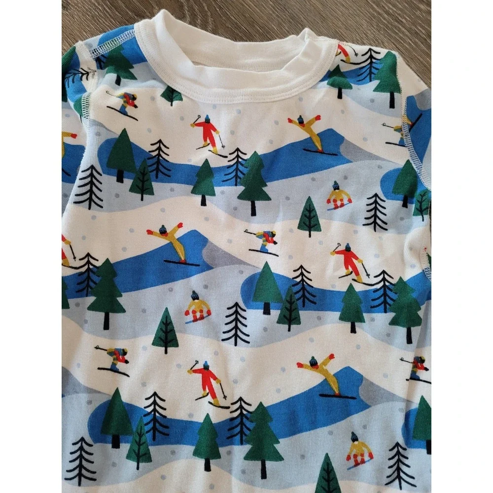 Hanna Andersson sports white cozy