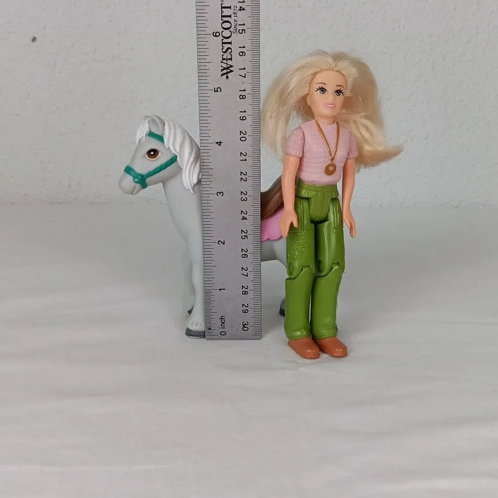 Fisher-Price Loving Family Dollhouse Blonde Mother Grey Pony White Mane Saddle