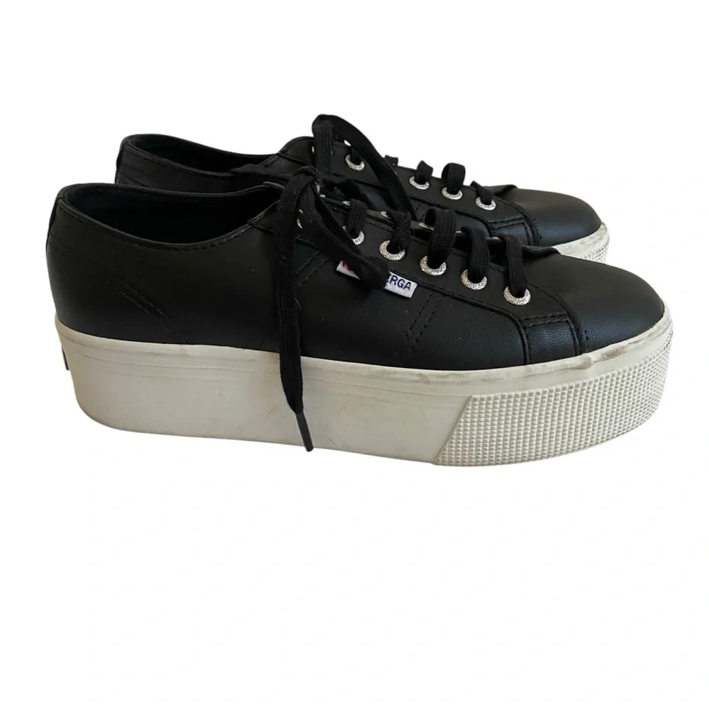 Superga iconic style