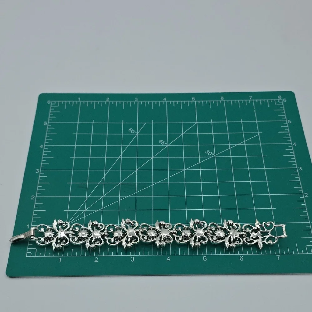 Coro design silver
