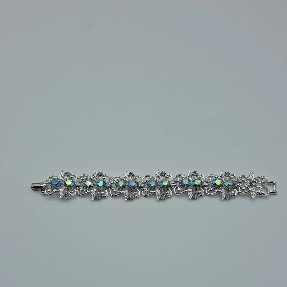 Coro bracelet stones