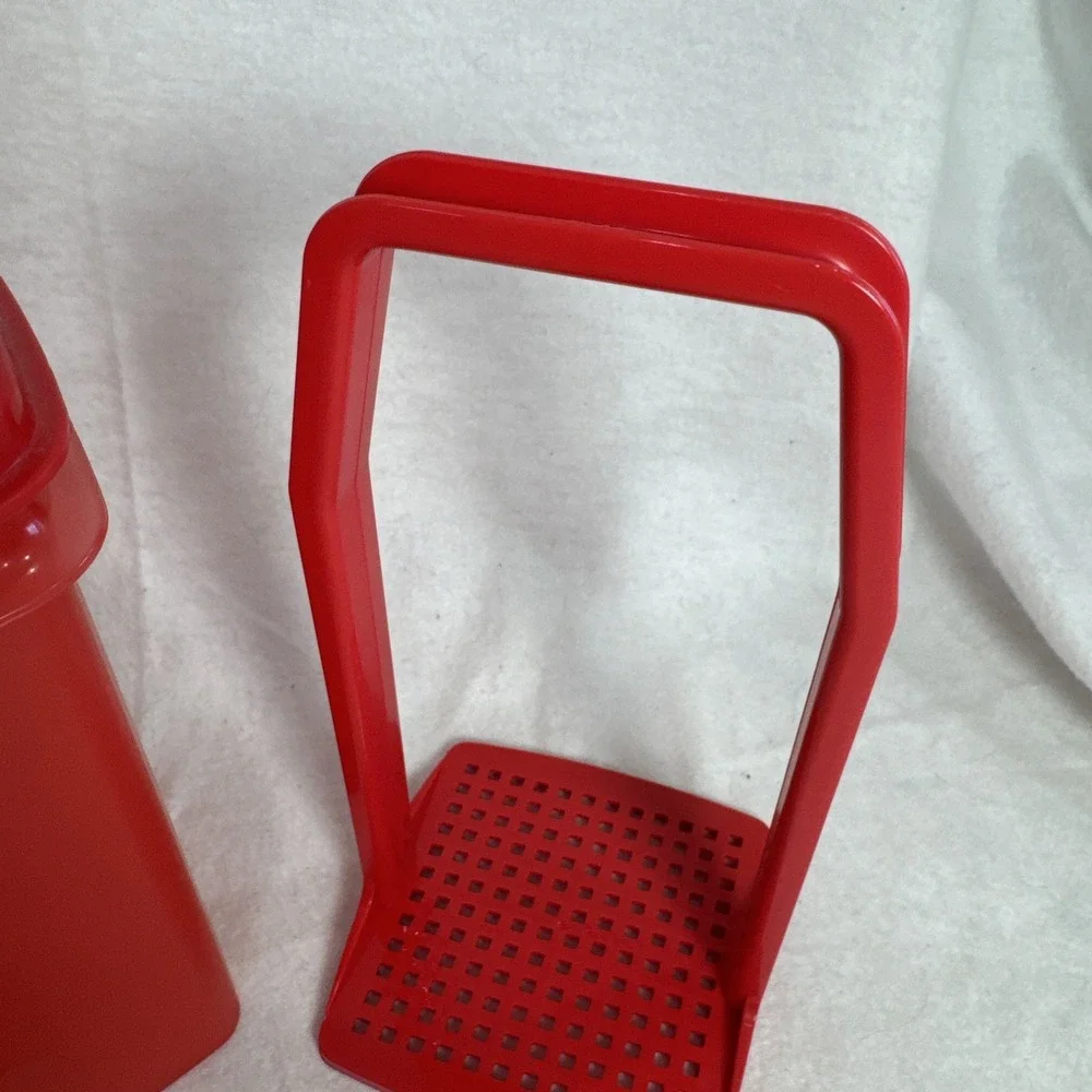 Tupperware red 1330