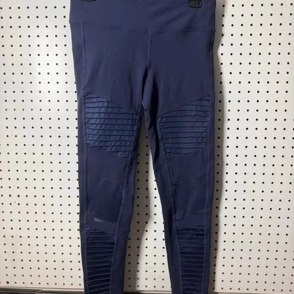 Alo Yoga Navy Blue Leggings Women’s measurements 28in waist and 29 inch inseam!