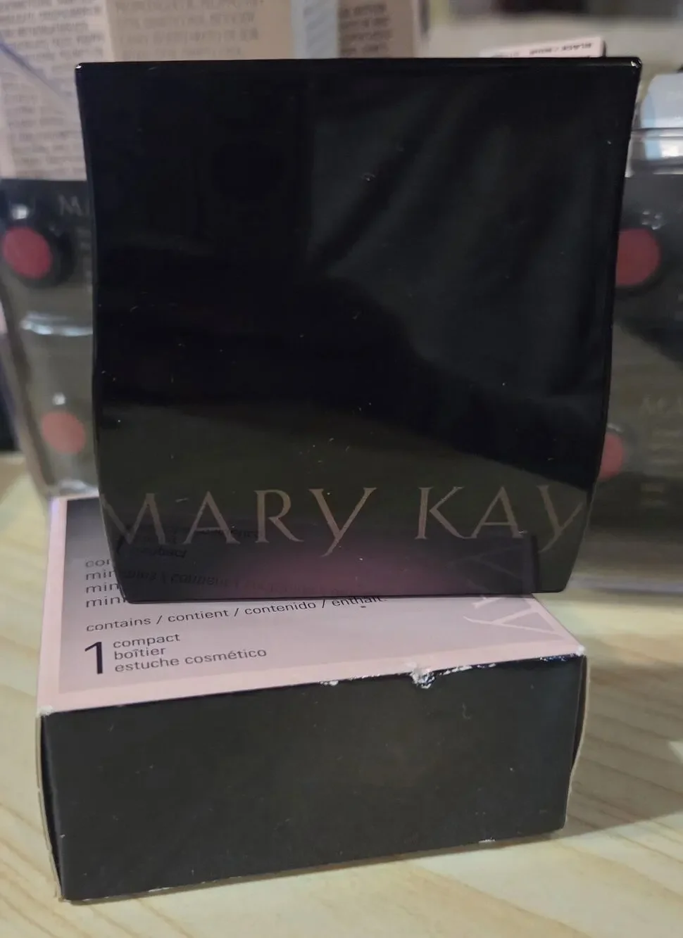 MARY KAY COMPACT MINI REFILLABLE MAGNETIC CASE FOR POWDER EYE OR CHEEK COLORS