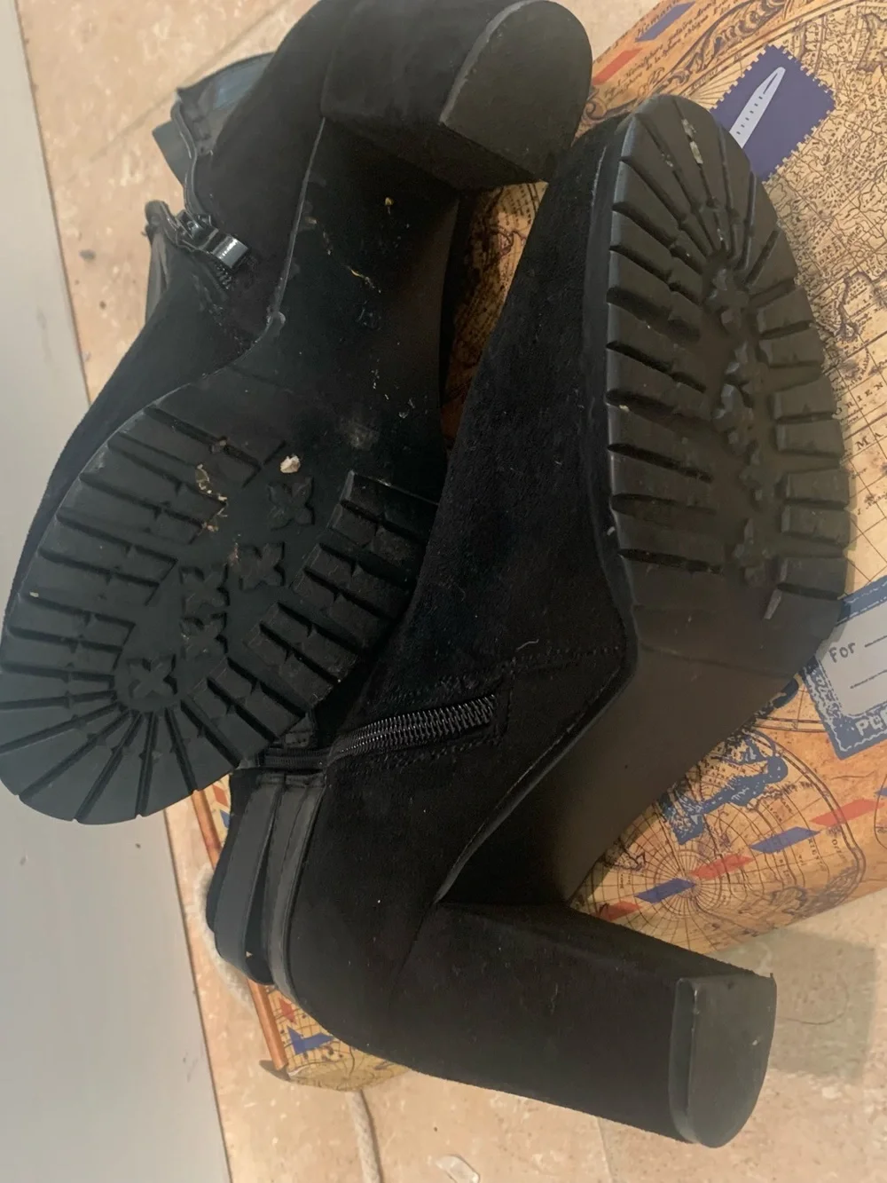 Flyfor black suede