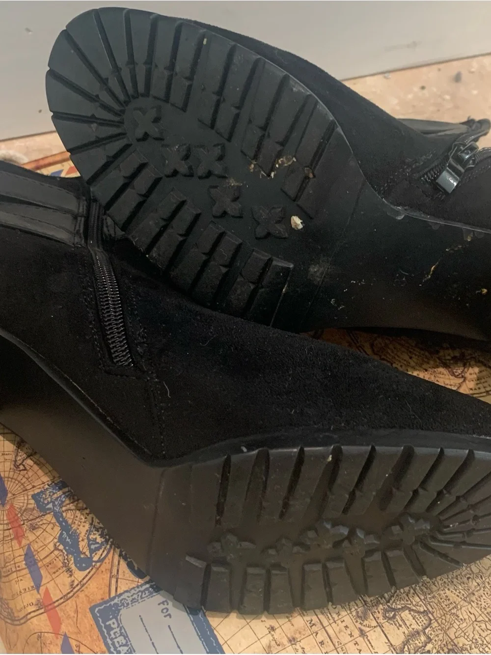 Flyfor black suede