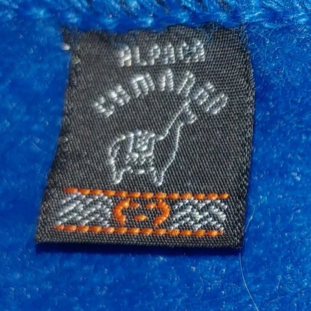 Alpaca Camargo blue fringed