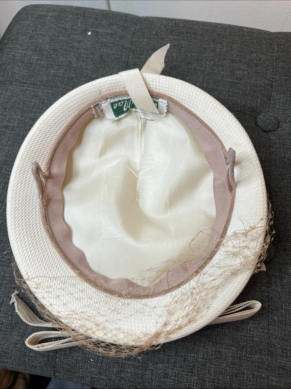 N/A elegant cream