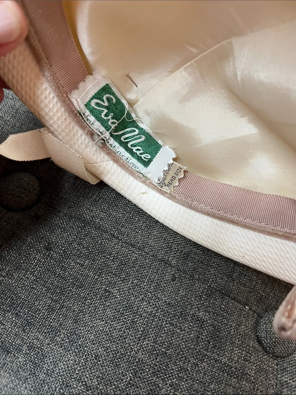 N/A elegant cream