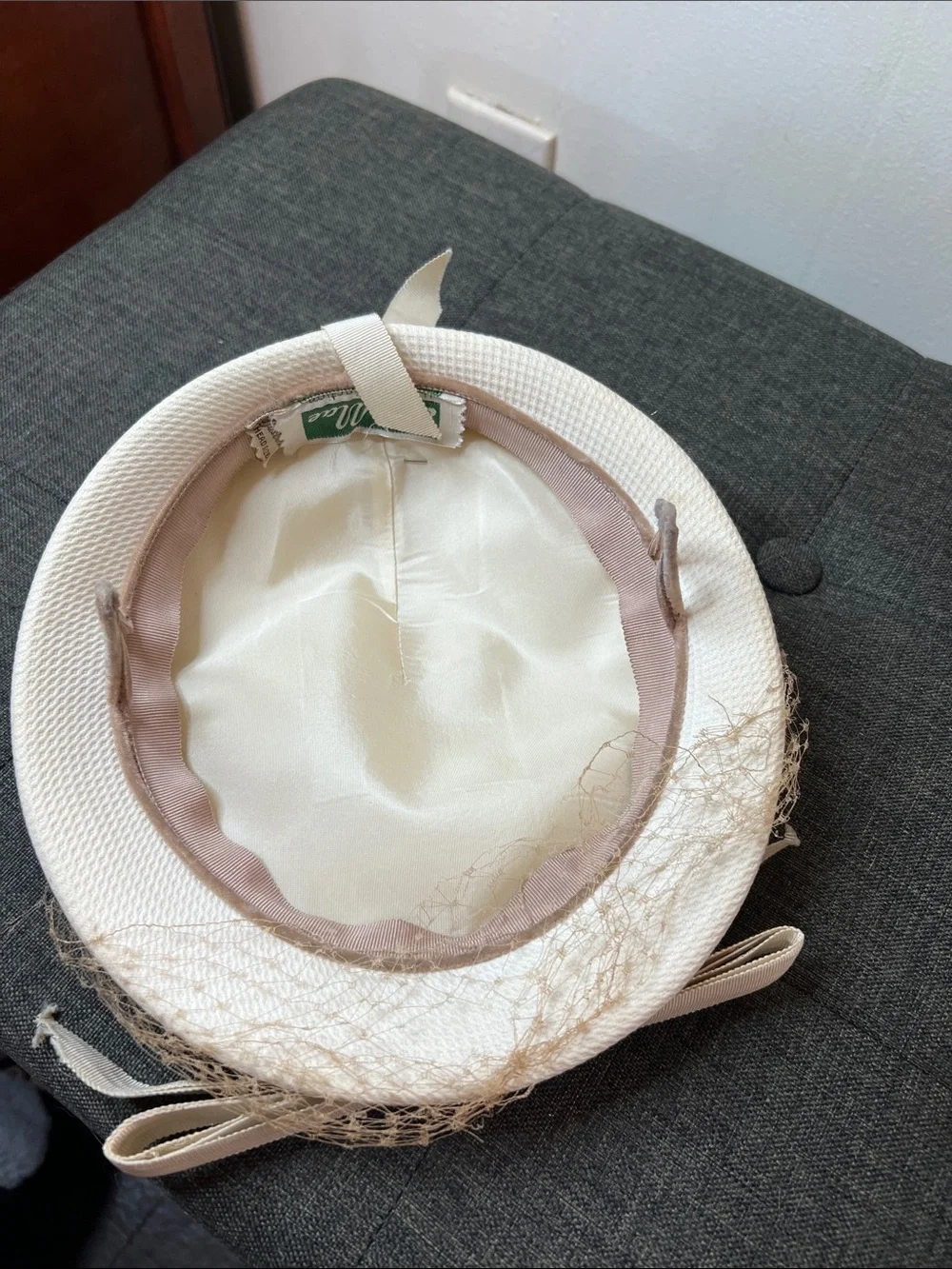 N/A elegant cream