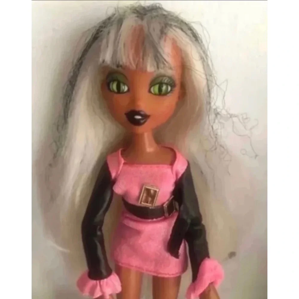 Bratz earrings still