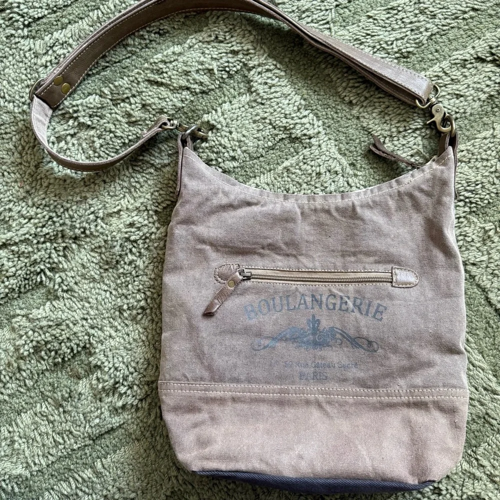 Myra Bag add touch